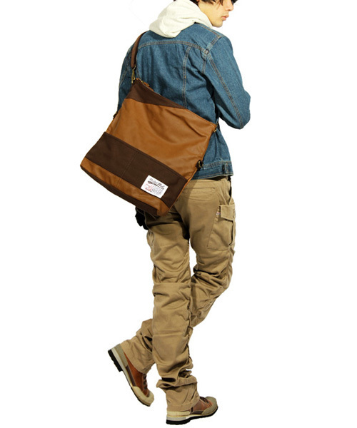 8(eight)(エイト)の「PUレザー メッセンジャーバッグ クラッチバッグ にもなる(メッセンジャーバッグ・メンズ・ネイビー/ブルー/キャメル/ブラック/インディゴブルー/カモフラージュ・FREE)」の10枚目の写真