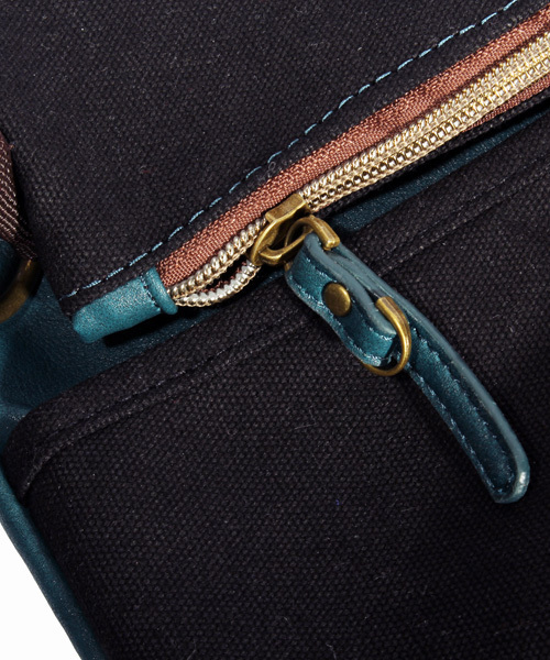 8(eight)(エイト)の「PUレザー メッセンジャーバッグ クラッチバッグ にもなる(メッセンジャーバッグ・メンズ・ネイビー/ブルー/キャメル/ブラック/インディゴブルー/カモフラージュ・FREE)」の17枚目の写真