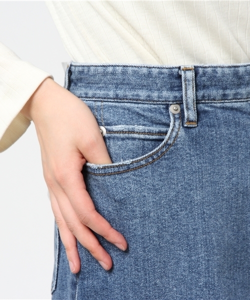 STUDIOUS（ステュディオス）の「ヴィンテージライクテーパードデニム（デニムパンツ・レディース・サックスブルー・1/0）」の8枚目の写真