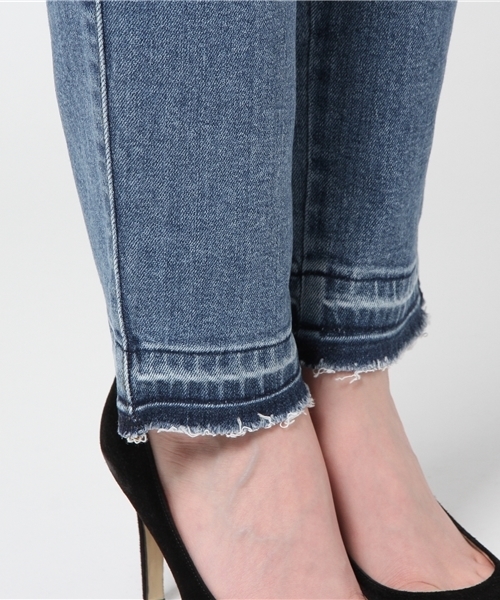 STUDIOUS（ステュディオス）の「ヴィンテージライクテーパードデニム（デニムパンツ・レディース・サックスブルー・1/0）」の9枚目の写真