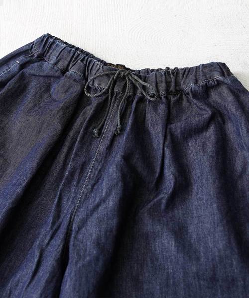 CUBE SUGAR（キューブシュガー）の「6.75オンスデニムイージーギャザーパンツ（その他パンツ・レディース・ネイビー/ブルー/ブルー系その他・M）」の7枚目の写真