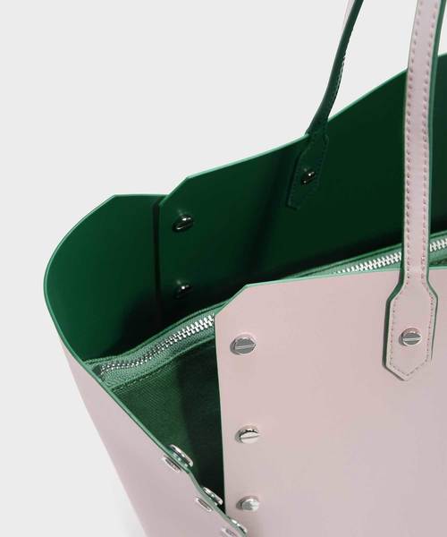 CHARLES & KEITH(チャールズ & キース)の「リバーシブルオーバーサイズトート / REVERSIBLE OVERSIZED TOTE(トートバッグ・レディース・ブラック/グリーン・XL)」の11枚目の写真