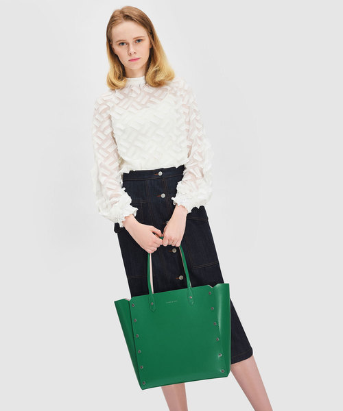CHARLES & KEITH(チャールズ & キース)の「リバーシブルオーバーサイズトート / REVERSIBLE OVERSIZED TOTE(トートバッグ・レディース・ブラック/グリーン・XL)」の12枚目の写真