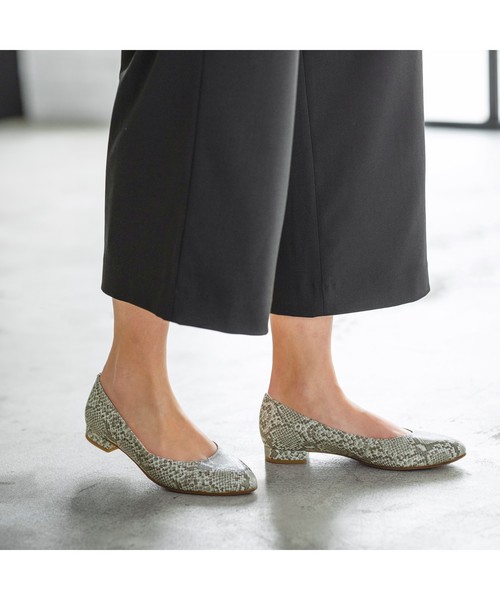 grove（グローブ）の「【2.0cm】やわここちパンプス(日本製)（パンプス・レディース・ライトブルー/ブラック/グレー/ライトパープル/ベビーピンク/ブラック系1/グレー系3/イエロー系その他5/ネイビー系5/ブラック系7/ベージュ系その他6/オレンジ系その他5/ネイビー系3・24.0cm/23.5cm/24.5cm/23.0cm/22.5cm/25.0cm/22.0cm/20/25/30/35/40/45/50）」の6枚目の写真