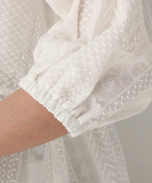 GLOBAL WORK(グローバルワーク)の「2WAYレースブラウス/833200(シャツ/ブラウス・レディース・オレンジ/ホワイト/ブラック/ベージュ・MEDIUM/LARGE)」の15枚目の写真