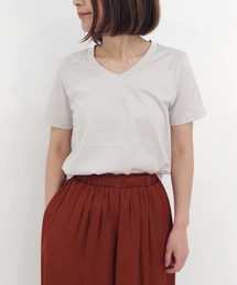 VネックTシャツ