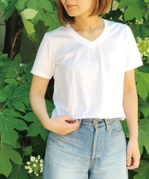 VネックTシャツ
