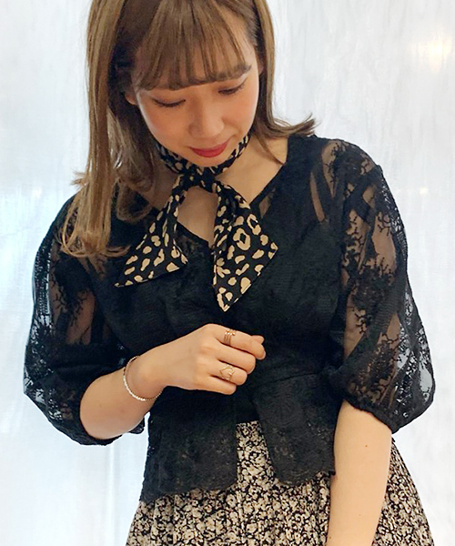 apres jour(アプレジュール)の「スカーフ付きオーガンジーレースブラウス【ZOZOTOWN限定アイテム】(シャツ/ブラウス・レディース・ブラック/チャコールグレー/その他/アイボリー・フリー)」の1枚目の写真