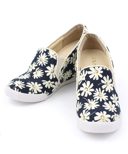 WEGO（ウィゴー）の「WEGO/インヒールスリッポンスニーカー（スニーカー・レディース・その他1/ホワイト/ブラック/レッド・23.5/24.5）」の6枚目の写真