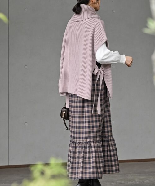 rps（アールピーエス）の「サイドリボンタートルリブニットベスト（ベスト・レディース・ブラック/モカ/ベージュ系その他/キャメル/グリーン/アイボリー/ピンクベージュ・M/フリー）」の16枚目の写真