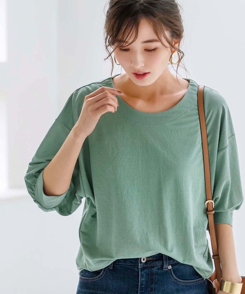 BELLUNA PLUS(ベルーナ)の「袖ギャザーデザインプルオーバー(Tシャツ/カットソー・レディース・コーラル/セージグリーン/ピンク/ネイビー・XX-LARGE/XXX-LARGE/XXXX-LARGE/MEDIUM/LARGE/X-LARGE)」の1枚目の写真