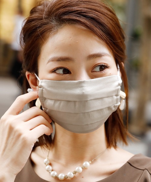 PourVous（プールヴー）の「日本製シルク100％マスク肌荒れ防止 洗える 結婚式対応（マスク・レディース・ピンク/オフホワイト/シャンパン/グレー/ネイビー・S/M）」の3枚目の写真