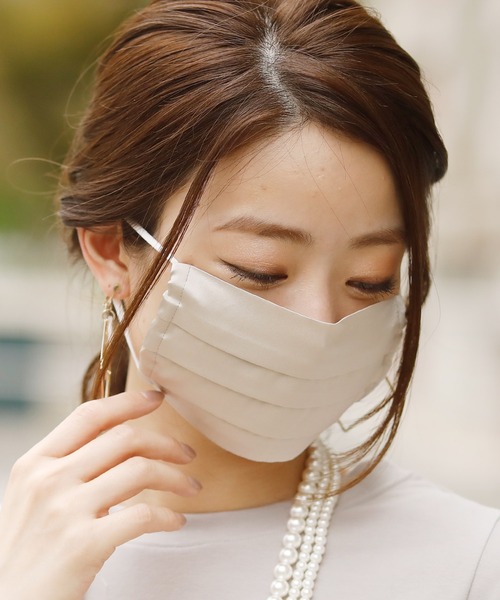 PourVous（プールヴー）の「日本製シルク100％マスク肌荒れ防止 洗える 結婚式対応（マスク・レディース・ピンク/オフホワイト/シャンパン/グレー/ネイビー・S/M）」の5枚目の写真