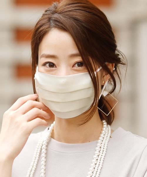 PourVous（プールヴー）の「日本製シルク100％マスク肌荒れ防止 洗える 結婚式対応（マスク・レディース・ピンク/オフホワイト/シャンパン/グレー/ネイビー・S/M）」の7枚目の写真