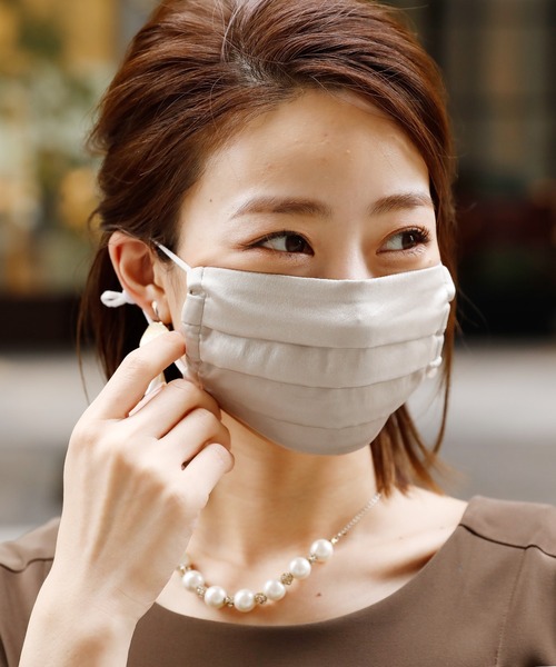 PourVous（プールヴー）の「日本製シルク100％マスク肌荒れ防止 洗える 結婚式対応（マスク・レディース・ピンク/オフホワイト/シャンパン/グレー/ネイビー・S/M）」の8枚目の写真