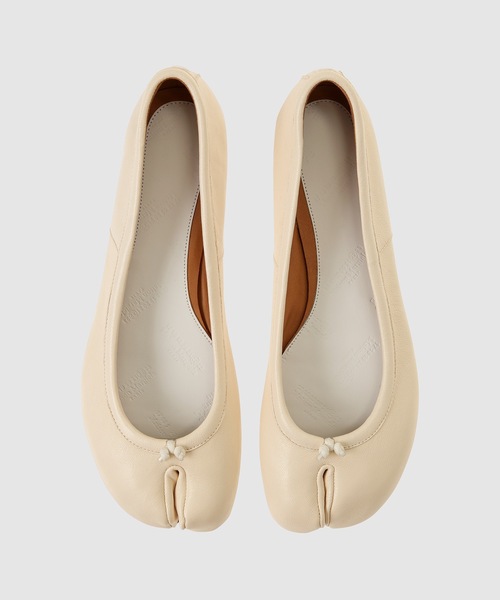 Maison Margiela（メゾンマルジェラ）の「BALLET SHOE（バレエシューズ・レディース・ホワイト/ベージュ系その他/グリーン系その他/その他/ブラック・38/36/37）」の2枚目の写真