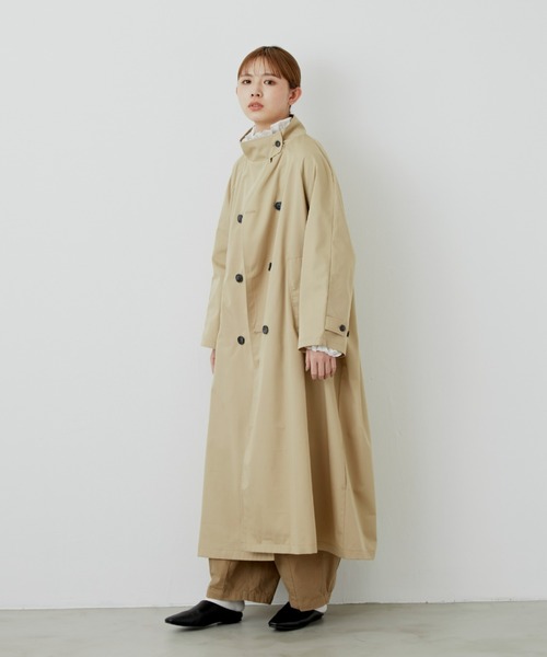 Libra Cue（リブラ キュー）の「ハイネックボリュームフレアコート（トレンチコート・レディース・グレイッシュベージュ/ベージュ・FREE）」の8枚目の写真