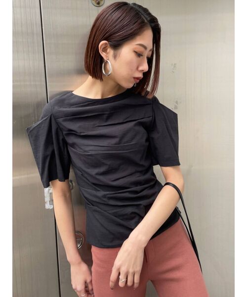 EMODA(エモダ)の「ギャザータックスリーブトップス(Tシャツ/カットソー・レディース・ホワイト/ブラック・FREE)」の1枚目の写真