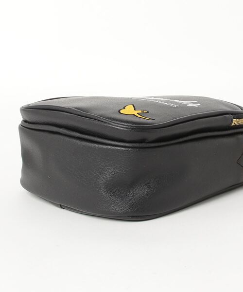 Mark Gonzales（マーク・ゴンザレス）の「MARK GONZALES/マークゴンザレス　フェイクレザー 刺繍ロゴ マルチポケット 縦型ショルダーバッグ（ショルダーバッグ・メンズ・ブラック×シルバー/ブラック×ゴールド・FREE）」の4枚目の写真