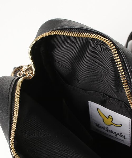 Mark Gonzales（マーク・ゴンザレス）の「MARK GONZALES/マークゴンザレス　フェイクレザー 刺繍ロゴ マルチポケット 縦型ショルダーバッグ（ショルダーバッグ・メンズ・ブラック×シルバー/ブラック×ゴールド・FREE）」の3枚目の写真