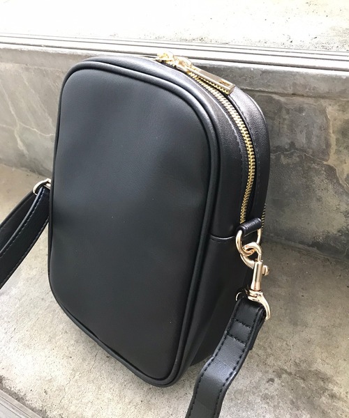 Mark Gonzales（マーク・ゴンザレス）の「MARK GONZALES/マークゴンザレス　フェイクレザー 刺繍ロゴ マルチポケット 縦型ショルダーバッグ（ショルダーバッグ・メンズ・ブラック×シルバー/ブラック×ゴールド・FREE）」の7枚目の写真