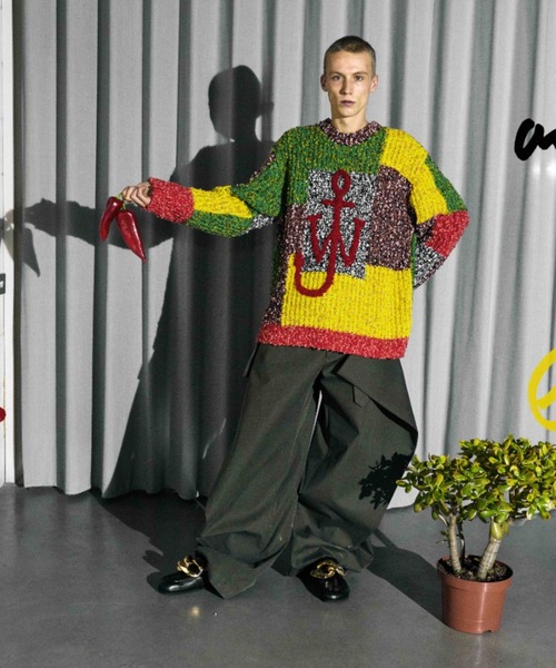 JW Anderson(ジェイダブリューアンダーソン)の「ANCHOR PATCHWORK CREWNECK JUMPER(ニット/セーター・メンズ・イエロー系その他/ブラック系その他・M)」の5枚目の写真