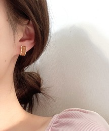 オトナシックなスクエア型ピアス