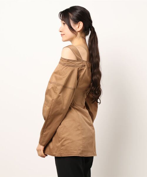 Narcissus（ナルシス）の「【SINN】Narcissusオリジナル　ステッチオフショルトップス（シャツ/ブラウス・レディース・ブラック/その他1/キャメル・FREE）」の6枚目の写真
