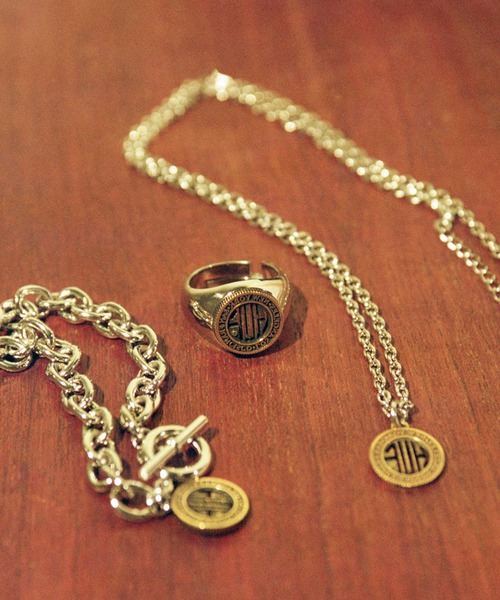 HUF(ハフ)の「REGIONAL RING / HUF リング(リング・メンズ・シルバー×ゴールド・SMALL/MEDIUM/LARGE/X-LARGE/X-SMALL/XX-SMALL)」の3枚目の写真