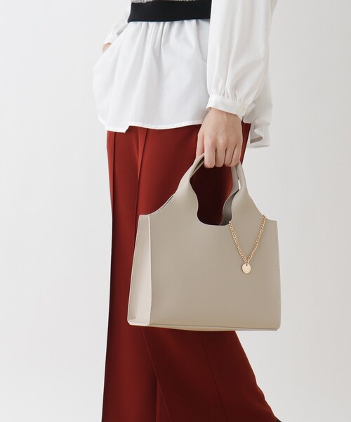 DRESKIP（ドレスキップ）の「◆チャーム付き一枚革風クリテトート（トートバッグ・レディース・グレー/ブラック/カーキ・00）」の7枚目の写真