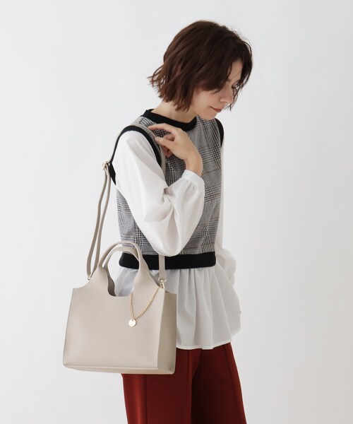 DRESKIP（ドレスキップ）の「◆チャーム付き一枚革風クリテトート（トートバッグ・レディース・グレー/ブラック/カーキ・00）」の13枚目の写真