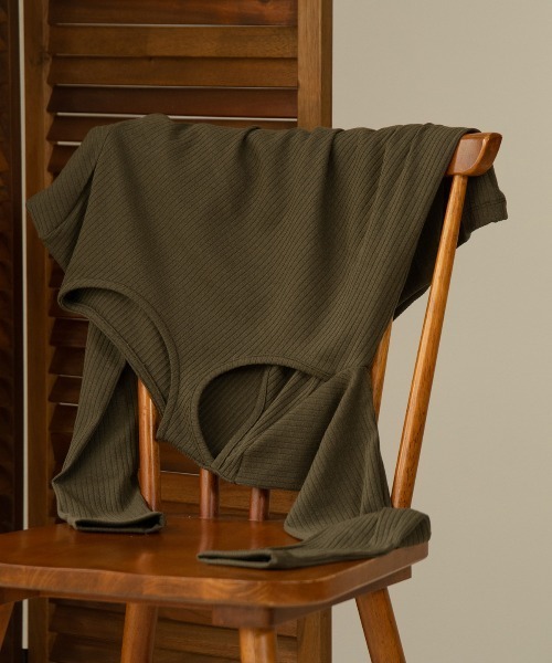 Amiur（エミレ）の「one open shoulder rib tops（その他トップス・レディース・ベージュ/カーキ/ブラック・FREE）」の9枚目の写真