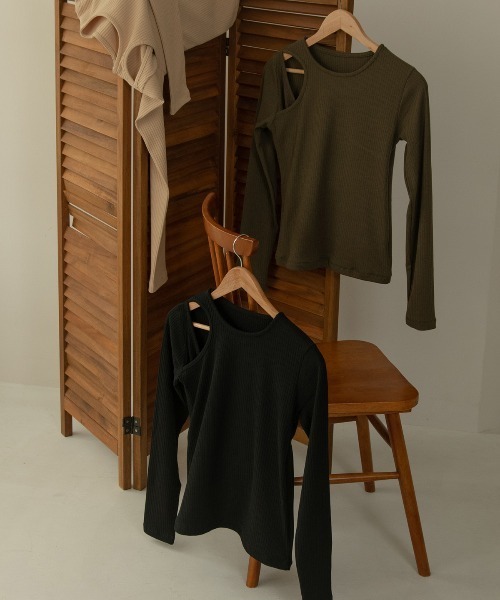 Amiur（エミレ）の「one open shoulder rib tops（その他トップス・レディース・ベージュ/カーキ/ブラック・FREE）」の17枚目の写真