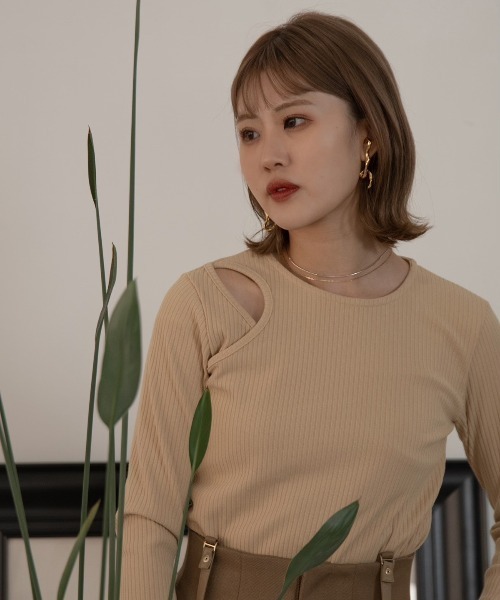 Amiur（エミレ）の「one open shoulder rib tops（その他トップス・レディース・ベージュ/カーキ/ブラック・FREE）」の10枚目の写真