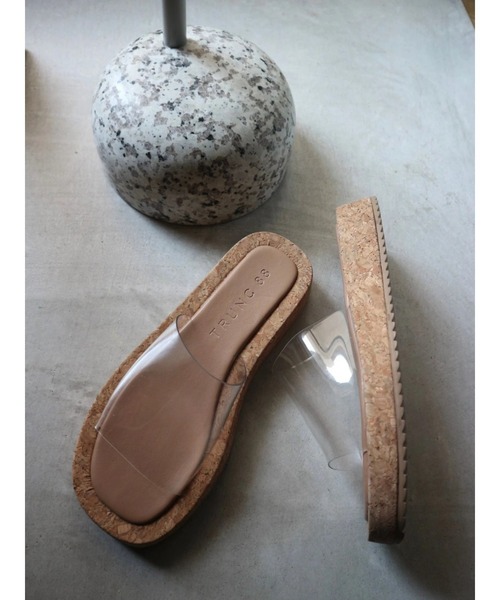 TRUNC（トランクエイティーエイト）の「Flatform Sandal（サンダル・レディース・ベージュ/ブラック・SMALL）」の2枚目の写真