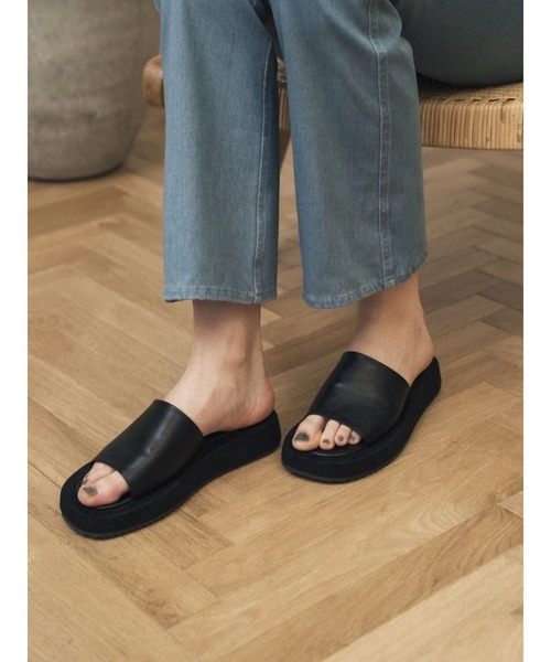 TRUNC（トランクエイティーエイト）の「Flatform Sandal（サンダル・レディース・ベージュ/ブラック・SMALL）」の5枚目の写真