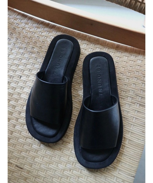TRUNC（トランクエイティーエイト）の「Flatform Sandal（サンダル・レディース・ベージュ/ブラック・SMALL）」の12枚目の写真
