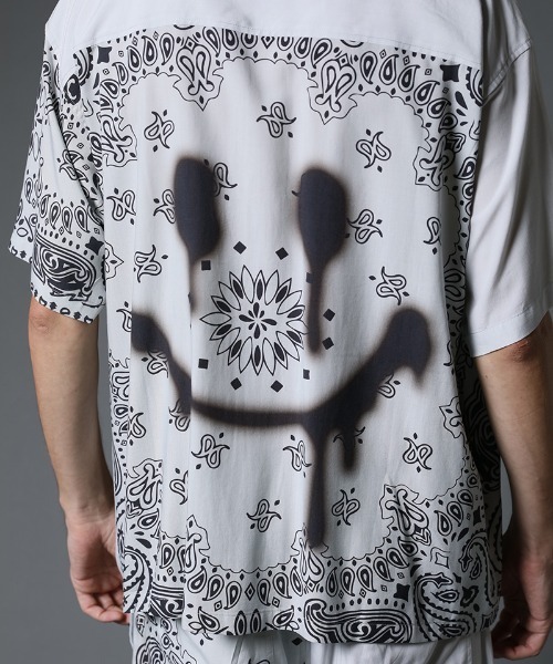 STUD MUFFIN（スタッドマフィン）の「mhs1756-バンダナ柄-無地TRサテン SSワイドシャツ（シャツ/ブラウス・メンズ・ライトグレー/ブラック・2/3）」の20枚目の写真