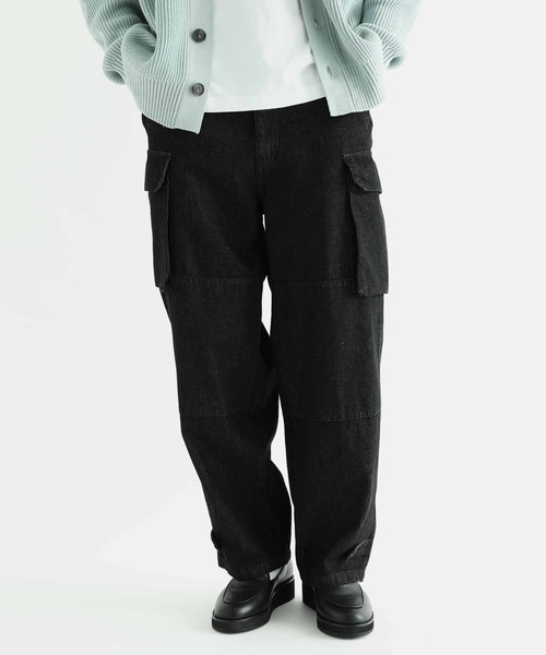 ADAM ET ROPE'（アダムエロペ）の「ドライタッチデニム ワイドカーゴパンツ/サステナブル（カーゴパンツ・メンズ・ネイビー/ブラック系その他・M/L）」の3枚目の写真