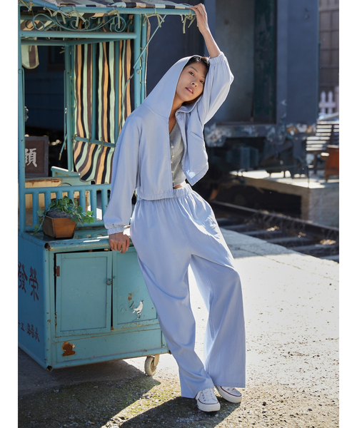 GAP(ギャップ)の「ウォッシュド ロー ジャージ ワイドレッグパンツ(その他パンツ・レディース・ライトブルー/ベージュ/ネイビー/グレー・S/M/XS/XXS/L)」の5枚目の写真