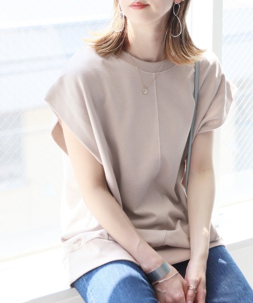 reca(レカ)の「ミニ裏毛切替ロングトップス(Tシャツ/カットソー・レディース・ブラック/オフホワイト/ライラック/グレイッシュベージュ・MEDIUM)」の2枚目の写真