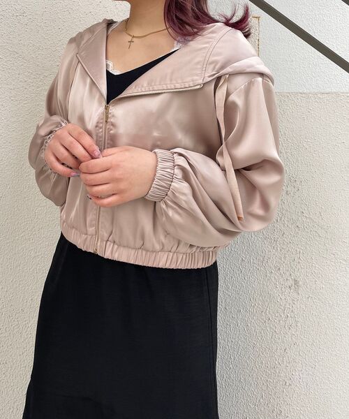 MAJESTIC LEGON(マジェスティックレゴン)の「サテンフードブルゾン(ブルゾン・レディース・ブラック/アイボリー/ピンクベージュ・MEDIUM)」の13枚目の写真