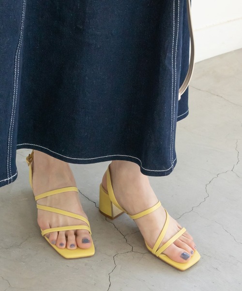 RANDA(ランダ)の「ナローストラップスクエアトゥサンダル(サンダル・レディース・ブラック/アイボリー/イエロー/ブルー・LL/M/L/S)」の1枚目の写真