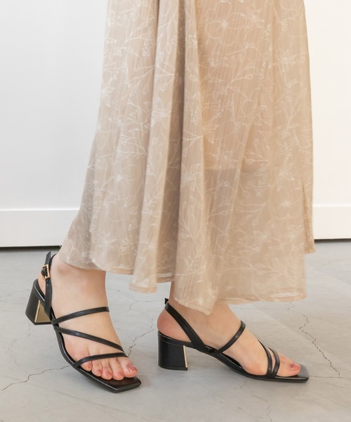 RANDA(ランダ)の「ナローストラップスクエアトゥサンダル(サンダル・レディース・ブラック/アイボリー/イエロー/ブルー・LL/M/L/S)」の3枚目の写真