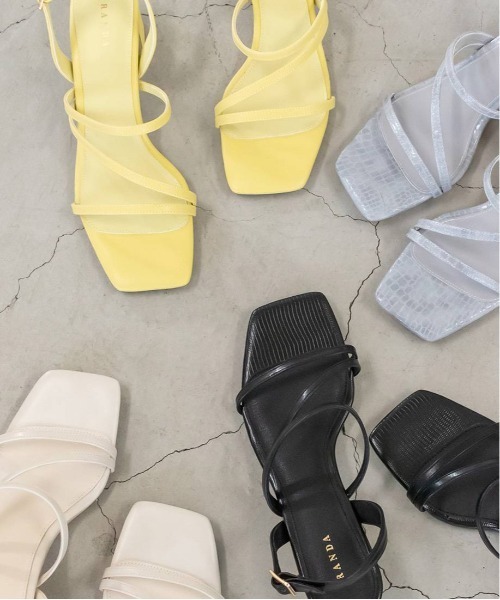 RANDA(ランダ)の「ナローストラップスクエアトゥサンダル(サンダル・レディース・ブラック/アイボリー/イエロー/ブルー・LL/M/L/S)」の6枚目の写真