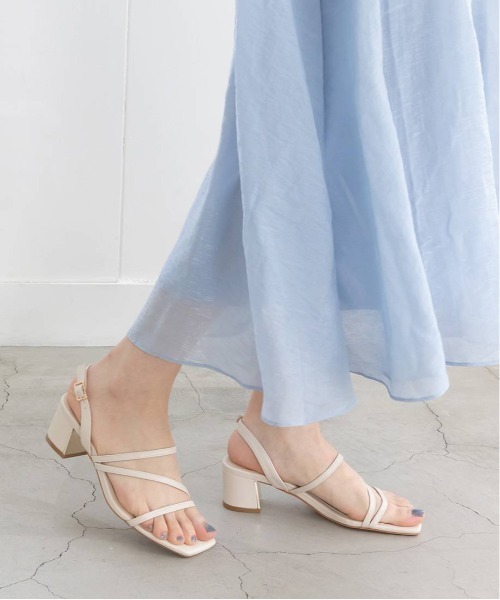 RANDA(ランダ)の「ナローストラップスクエアトゥサンダル(サンダル・レディース・ブラック/アイボリー/イエロー/ブルー・LL/M/L/S)」の7枚目の写真