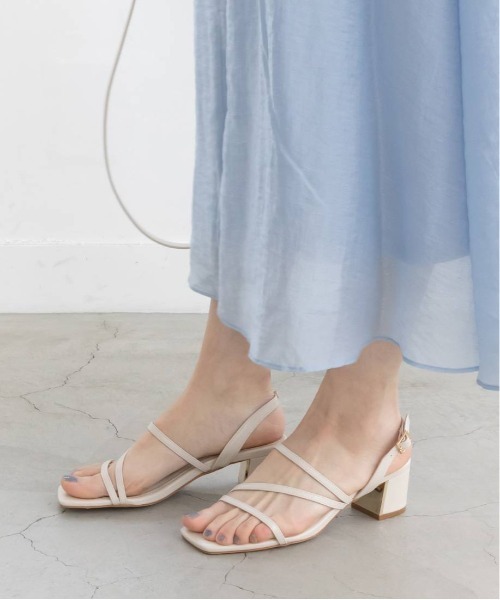 RANDA(ランダ)の「ナローストラップスクエアトゥサンダル(サンダル・レディース・ブラック/アイボリー/イエロー/ブルー・LL/M/L/S)」の8枚目の写真