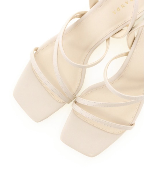 RANDA(ランダ)の「ナローストラップスクエアトゥサンダル(サンダル・レディース・ブラック/アイボリー/イエロー/ブルー・LL/M/L/S)」の18枚目の写真