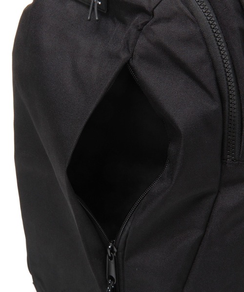 niko and（ニコアンド）の「オリジナル8ポケットデイパック