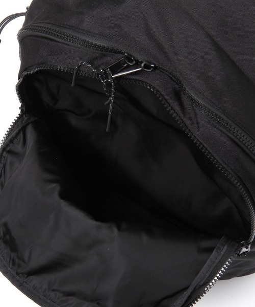 niko and（ニコアンド）の「オリジナル8ポケットデイパック
